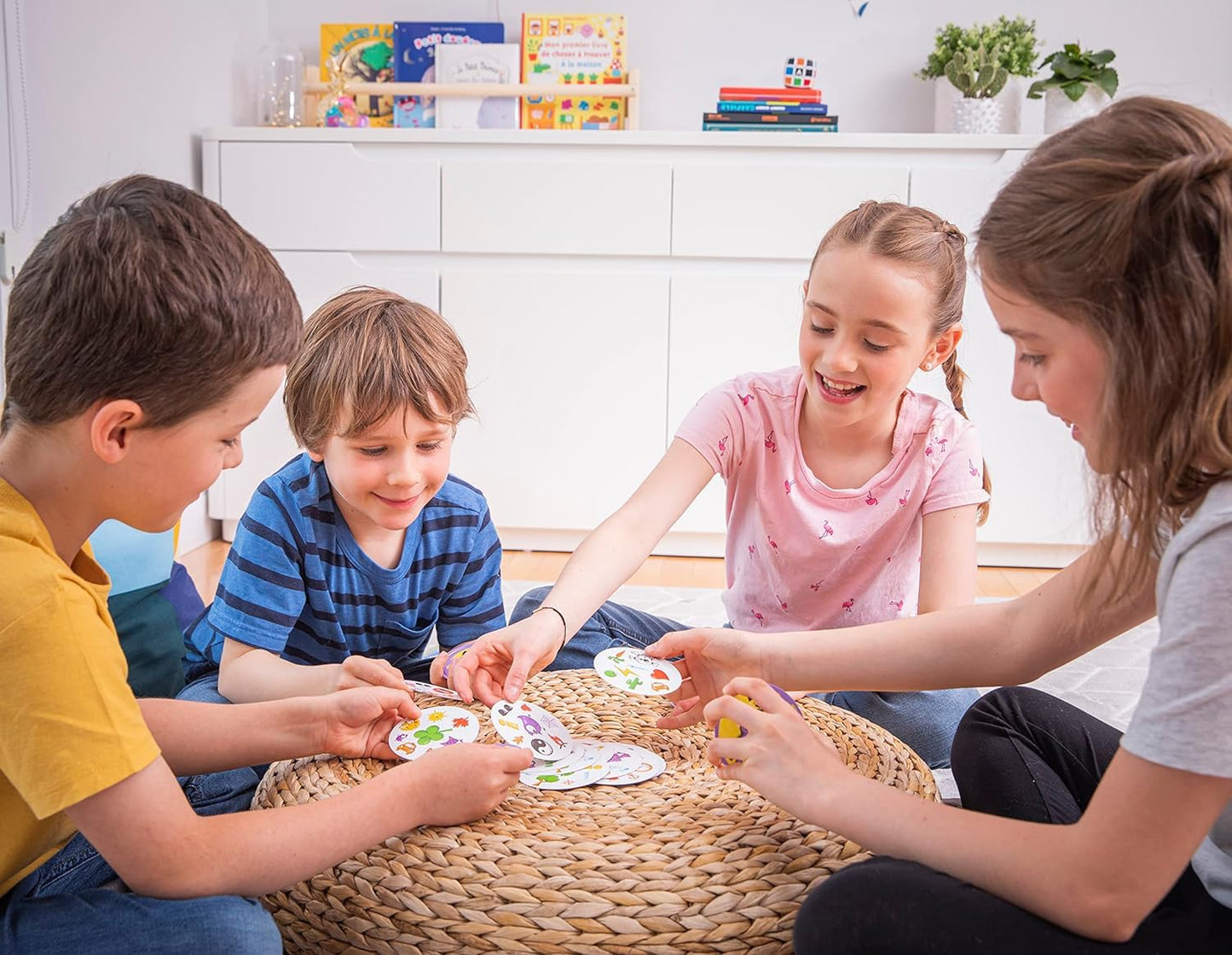 Dobble or Spot it- Strategy Game, Family Card Game, 2-8 Player Game, for 6 Years and Above, Teen, Multicolor - Toy Temple